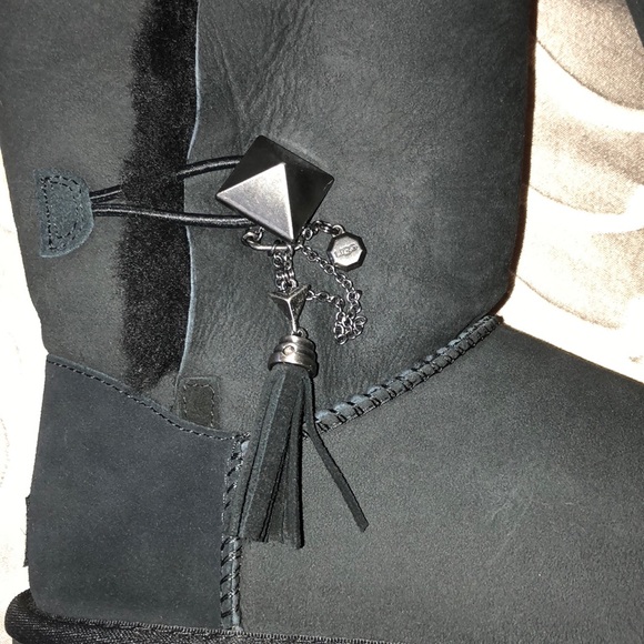 NIB UGG Lilou Boots - Picture 3 of 4